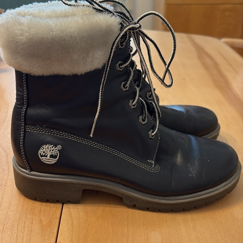 Timberland Women’s Black Winter Leather Boots with Gray Lining.  Size 8